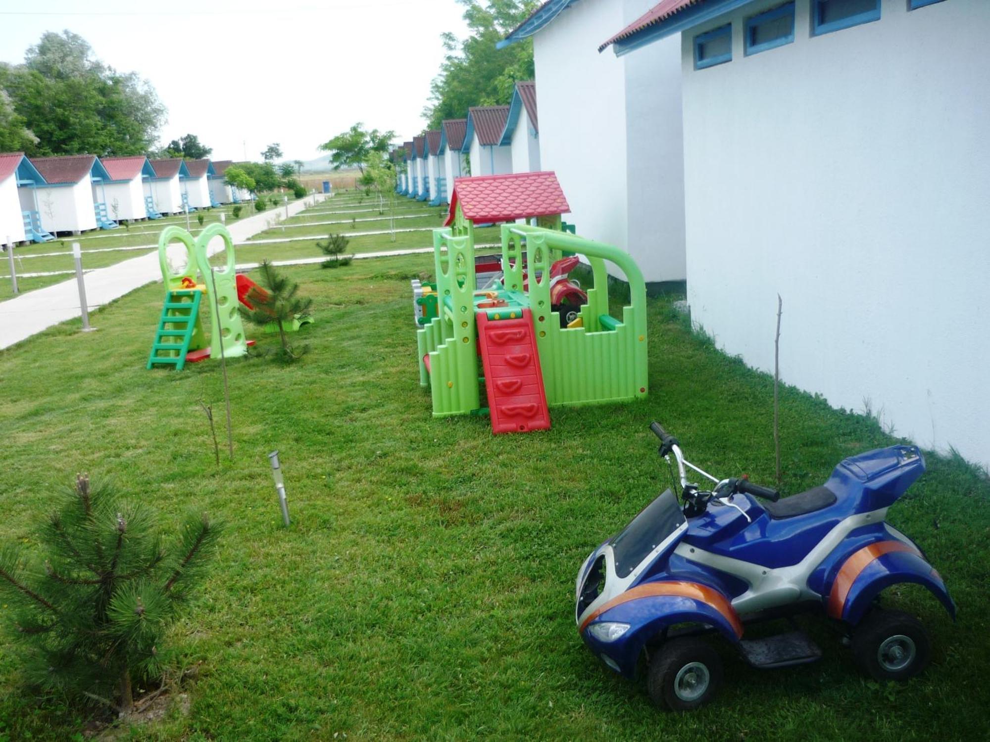 Satul De Vacanta Campo Euro Club Hotel Partizanii Exterior foto
